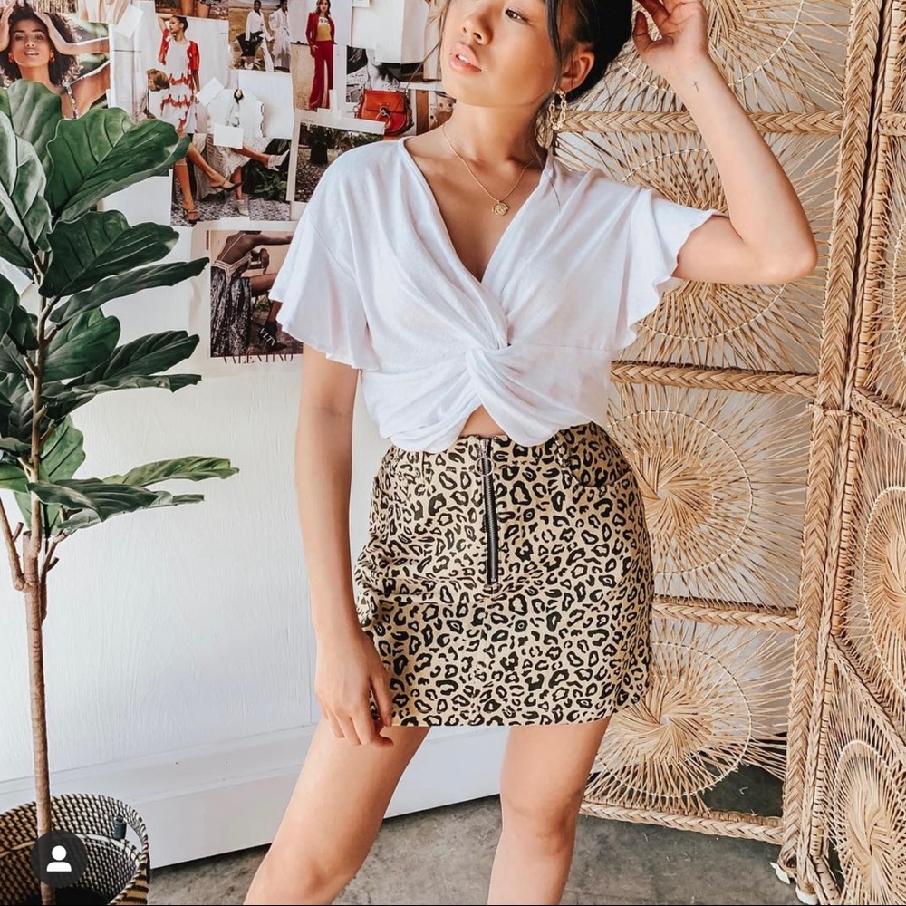Vestique White Crop Top